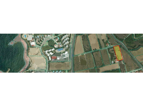 Flat residential land of 2676m sq located in Kissonerga of… - Houses