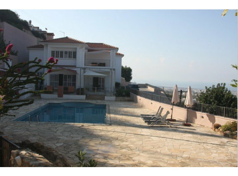 For Sale : Detached Villa - Paphos, Tala
 
This magnificent… - Házak