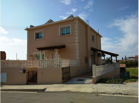 For sale 7 bedrooms detached house in Timi, Paphos.Property… - Huse