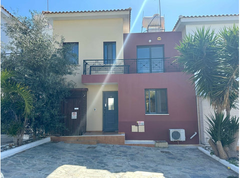 For sale is a charming townhouse located in the… - Houses