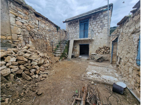 For sale old stone house in the village of Koili in… - Majad