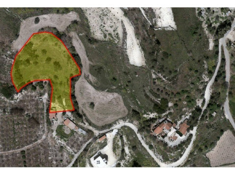 For sale residential land in Stroumbi village in Paphos.It… - Hus