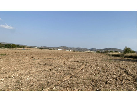 For sale, residential land in the community of Anarita in… - Case