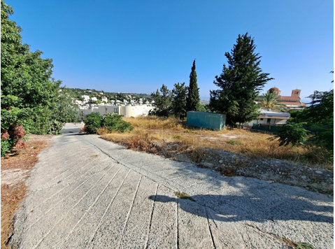 For sale residential plot in Tala, Paphos.The plot is… - منازل