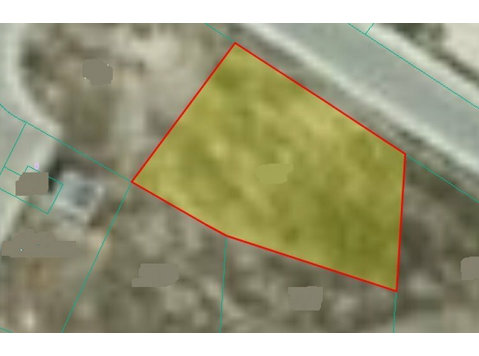 Industrial plot of 760sqm with building density 50%,… - Huse