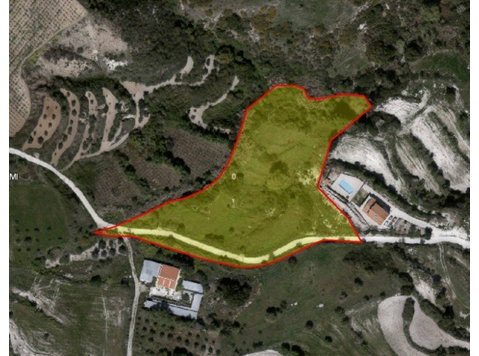 Land for sale in Polemi, Paphos at a bargain price!!!The… - Houses