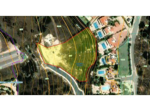 Land located in Peyia, Paphos

Plot size: 4683 meter… - Houses
