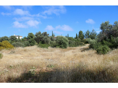 Land plot in the most privileged location of Aphrodite… - Dom