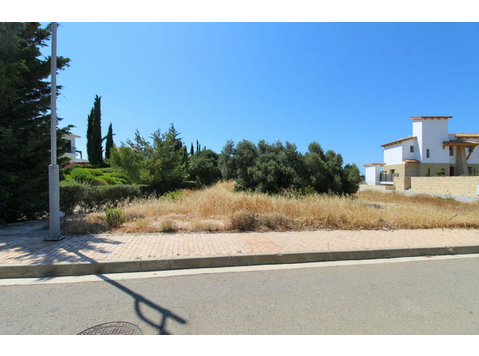 Land plot in the most privileged location of Aphrodite… - Majad
