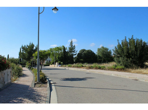 Land plot in the most privileged location of Aphrodite… - Maisons
