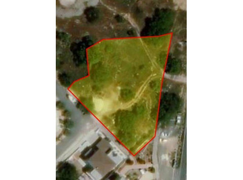 Large piece of land that can be divided into 4 plots in a… - Talot