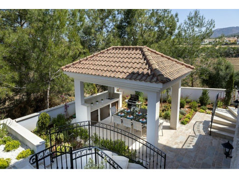 Luxurious detached-villa located in Argaka, Paphos.
The… - Case