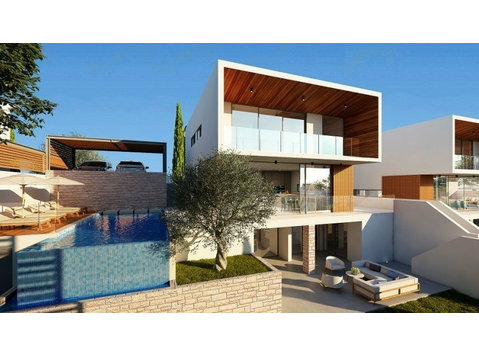 А Luxury 5 bedroom, 6+1 bathroom off-plan Villa situated in… - Häuser