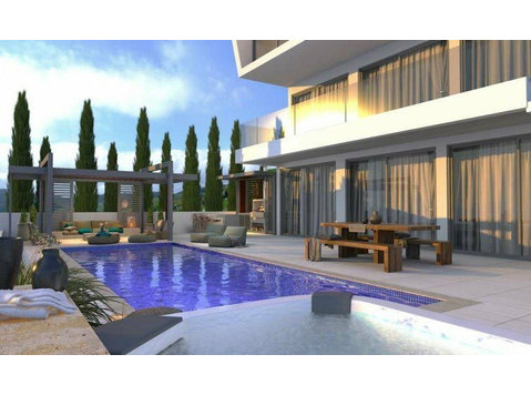 Luxury 5 bedrooms villas located in a prime residential… - Houses