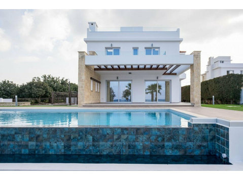 Luxury villa for sale in Latchi area in Polis Chrysochou,… - Case
