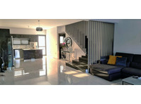 Peaceful residential area !

Luxury 3 bedroom villa.

On… - Casas