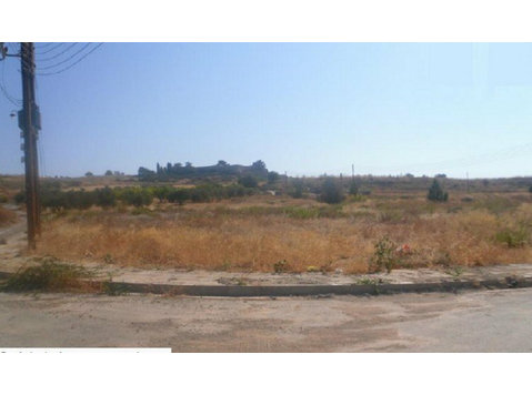 Plot located in Kouklia village, Paphos district. It has an… - 주택