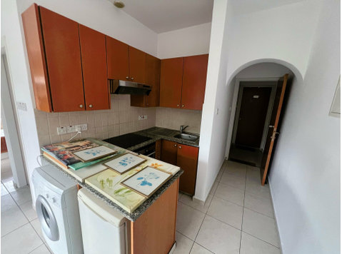 RESALE
1BED APARTMENT UNIVERSAL!
•A short walk to amenities… - Къщи