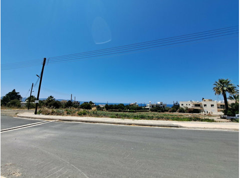 Residential corner plot for sale in Argaka village in… - Casas