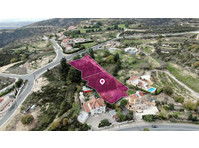 Residential field, extending to about 1,905 sq.m. in total,… - منازل