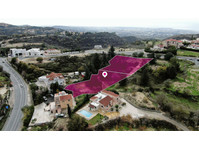 Residential field, extending to about 1,905 sq.m. in total,… - Huse