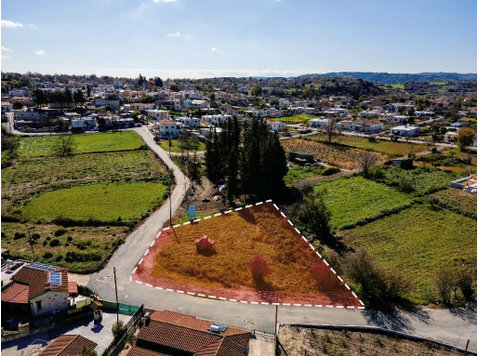 Residential field in Polemi community, in Paphos district.… - Hus