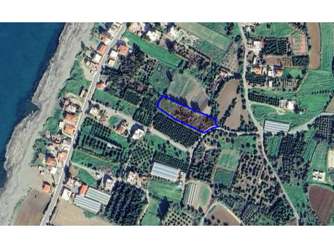 Residential land for sale in Agia Marina Chrysochous,… - Häuser