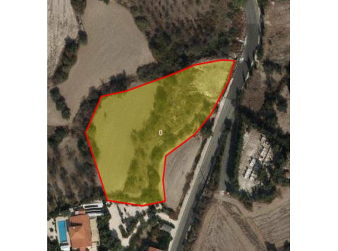 Residential land located in Peristerona, Paphos.The size of… - منازل