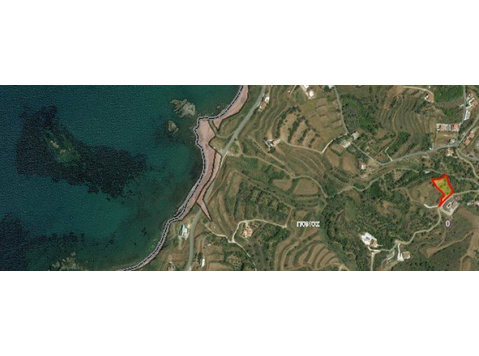 Residential land of 1866sqm in Pomos of Paphos district… - Dom