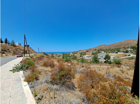Residential plot for sale in Argaka village.The plot has an… - Hus