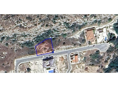 Residential plot for sale in Geroskipou municipality,… - Kuće