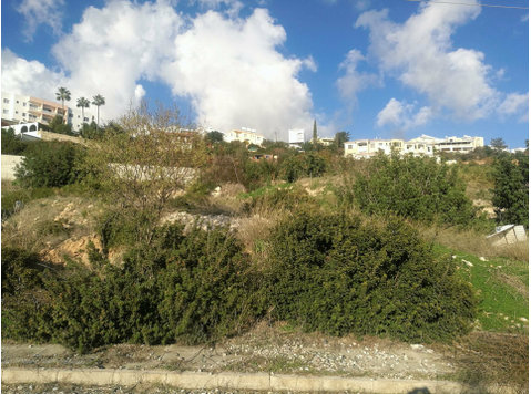 Residential plot for sale in Pegeia, Paphos. The plot is… - Houses