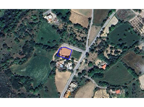 Residential plot for sale in Polemi village, Paphos… - Rumah