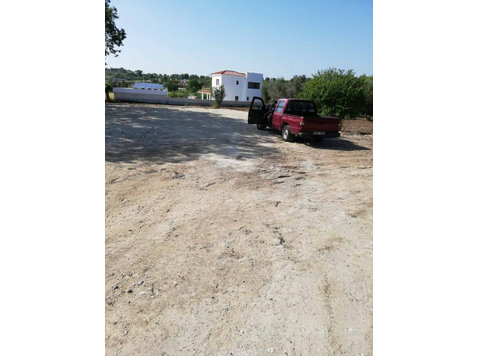 Residential plot located in Polemi village, Pafos… - Huse