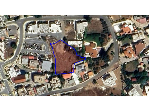 Residential plot of 1338m2 for sale located in the heart of… - Maisons
