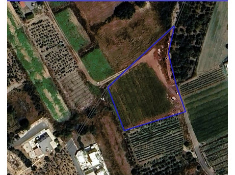 Situated in Kissonerga, a coastal area, offering proximity… - Houses