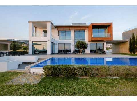 Stunning Villa for Sale in Peyia - Your Ideal Family… - Kuće