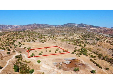The is a plot in the village of Pegeia. It is located 1.3km… - Majad