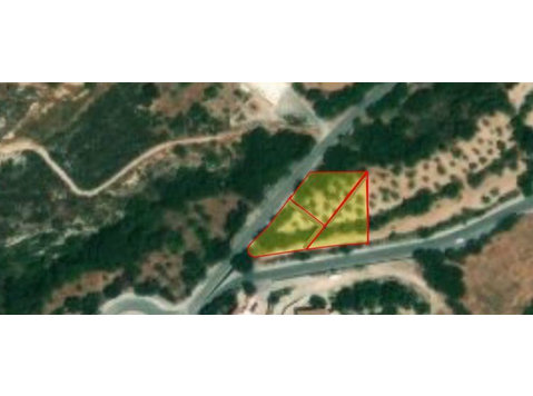 The property consists by 3 adjacent plots with the… - خانه ها