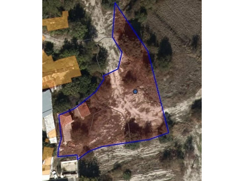 The property is a plot located in Arminou village, Paphos… - Куће