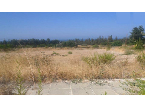 The property is a plot located in Kouklia village, Paphos… - Houses