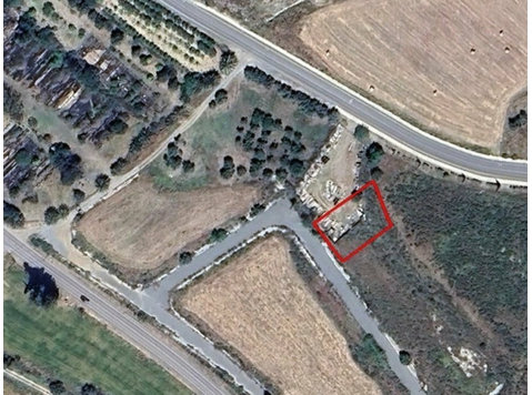 The property is a plot located in Kouklia village, Paphos… - خانه ها