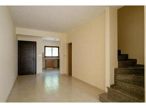 The property is a two-storey maisonette  in Pegeia. The… - Kuće