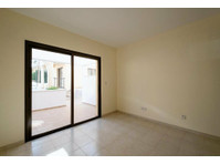 The property is a two-storey maisonette  in Pegeia. The… - בתים