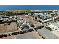 The property is in Mouttalos Quarter, 175 meters east of… - Hus