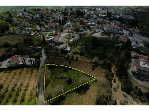 The property is located approximately 120m northeast of… - בתים