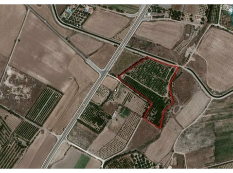 This asset is a field in Geroskipou, Paphos.

It is located… - Case