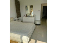This beautiful 3 bedroom detached villa is located in an… -  	家