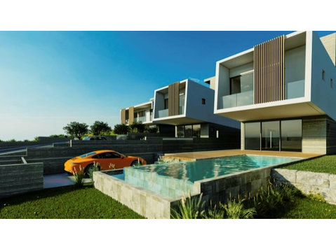 This development consists of just 4 villas.

The last unit… - Dom