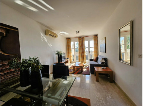This fantastic one-bedroom apartment is located in a… - Casa